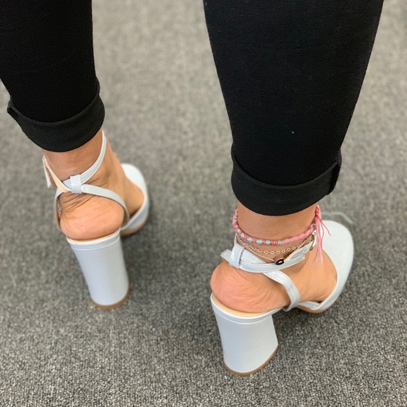 Ladies round toe ankle buckle chunky heels shoes - Picture 5 of 5